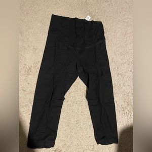Old Navy maternity 3/4 leggings